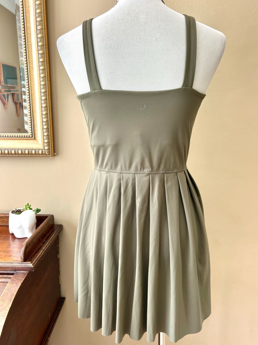 Z Supply Active Hot Shot Dress Grape Leaf Green Pleated Tennis Size Large - Picture 10 of 16